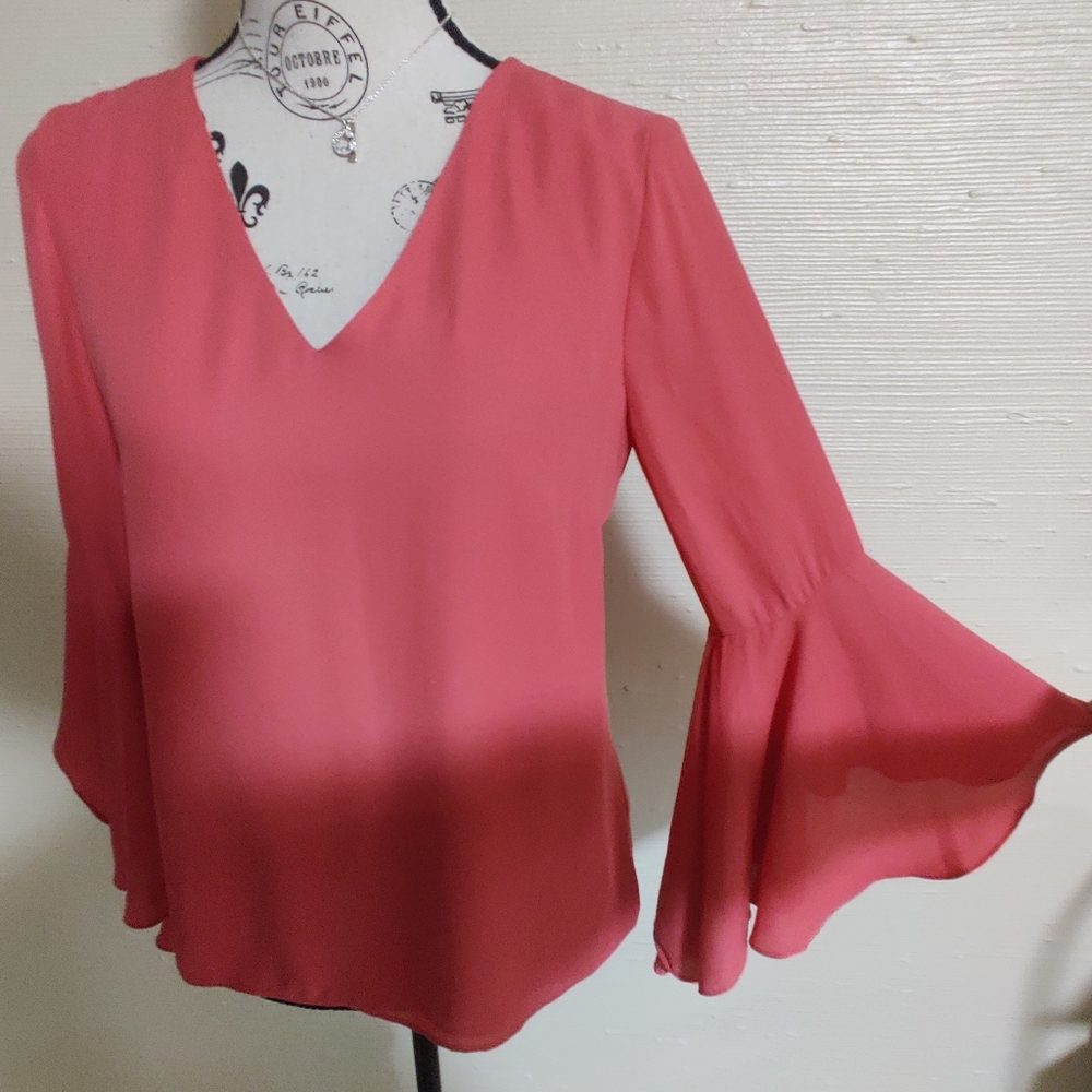 WHBM Coral 3/4 sleeve peplum Top with keyhole in back 🧡 (2)